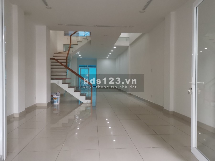 Cho thuê nhà phố Him Lam Phú Đông, 1 trệt, 3 lầu, 92.5m2, giá 25 tr/th, 0967.087.089