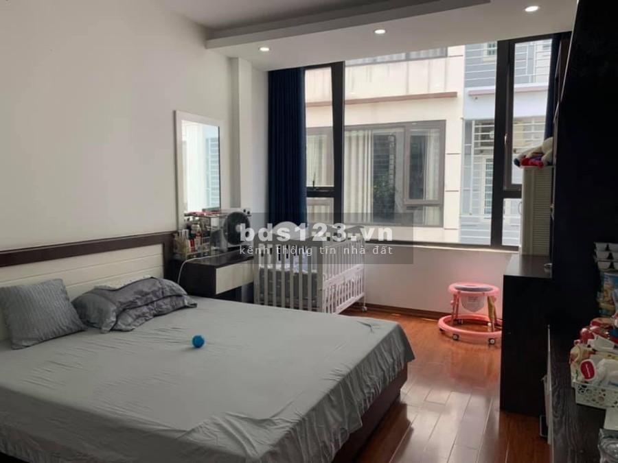 Bán nhà Ngọc Thụy sổ phân lô, khu dân trí cao, ô tô 7 chỗ vào nhà diện tích 36m2, giá 4,3 tỷ