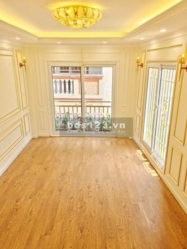Cần bán gấp nhà nguyên căn nhà Tây Hồ Lạc Long Quân dtsd 30m2, 5 tầng đúc, giá bán 2.6 tỷ