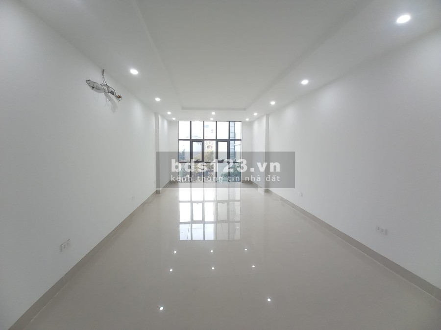 Bán tòa nhà nguyên căn làm văn phòng ngõ 214 đường Nguyễn Xiển, sổ sẵn liên hệ 0981840983