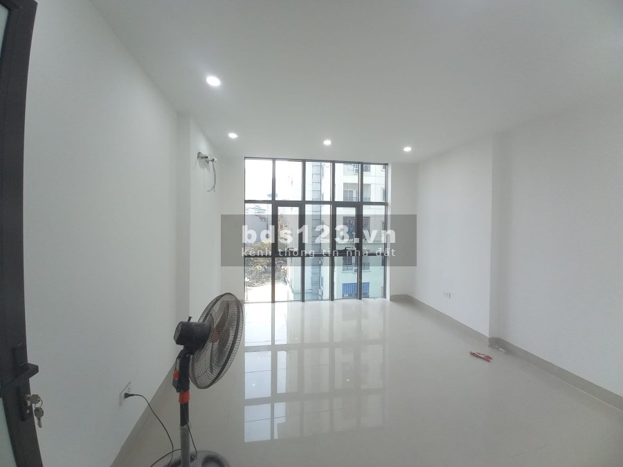 Bán tòa nhà nguyên căn làm văn phòng ngõ 214 đường Nguyễn Xiển, sổ sẵn liên hệ 0981840983