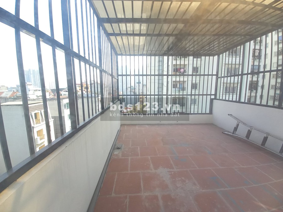 Bán tòa nhà nguyên căn làm văn phòng ngõ 214 đường Nguyễn Xiển, sổ sẵn liên hệ 0981840983