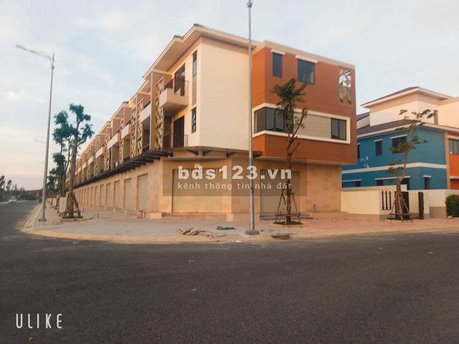 Bán căn shophouse mặt tiền đường Dân Chủ giá rẻ, ngân hàng hỗ trợ tới 70%, giá 4.11 tỷ