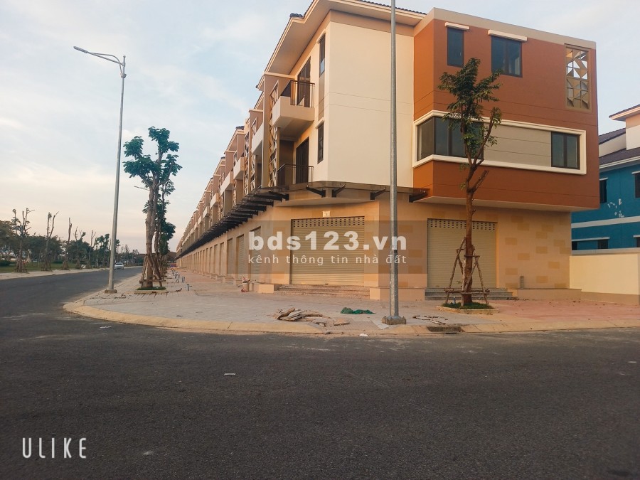 Bán căn shophouse mặt tiền đường Dân Chủ giá rẻ, ngân hàng hỗ trợ tới 70%, giá 4.11 tỷ