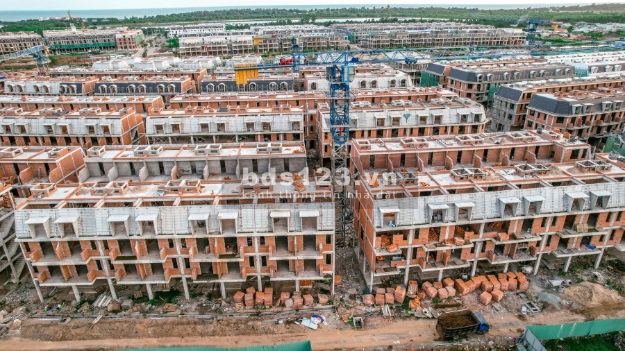 Bán căn Lk11 vị trí góc La Vida Vũng Tàu lh 0932730109 dt 5*15.5 Giá hđ 5.056ty + 400tr