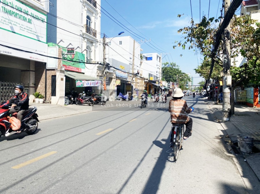 Bán nhà 2 lầu mặt tiền đường Lâm Văn Bền, phường Bình Thuận, Quận 7 giá thương lượng