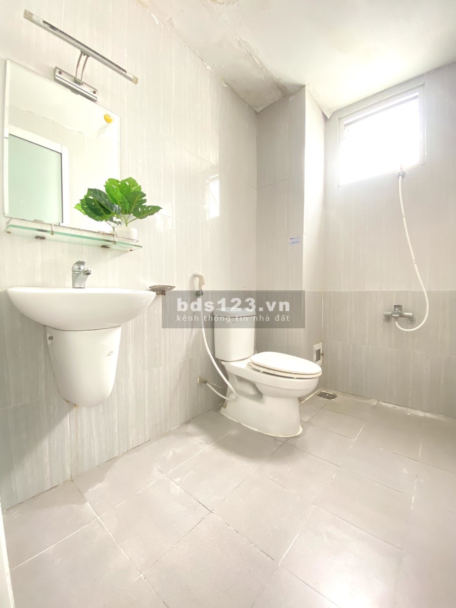 Cho thuê phòng có ban công full nội thất gỗ, bảo vệ 24/7, miễn phí dịch vụ, giá 4tr5