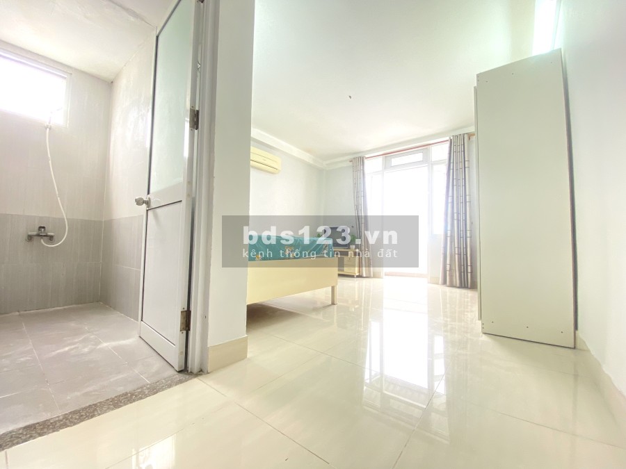 Cho thuê phòng có ban công full nội thất gỗ, bảo vệ 24/7, miễn phí dịch vụ, giá 4tr5
