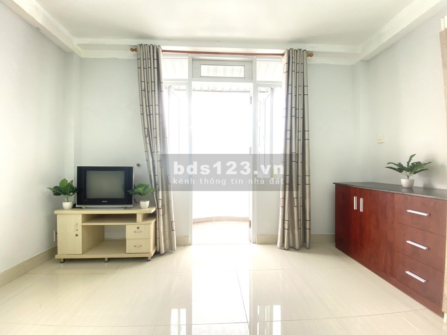Cho thuê phòng có ban công full nội thất gỗ, bảo vệ 24/7, miễn phí dịch vụ, giá 4tr5