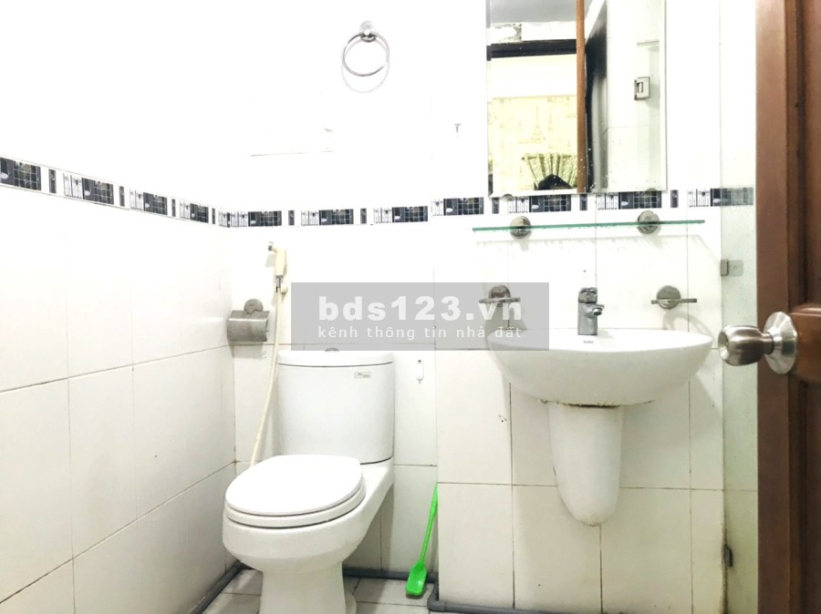 Phòng sân bay diện tích 25m2, bếp, nội thất, nhà vệ sinh riêng, free 1/2 tháng, 4 triệu/tháng