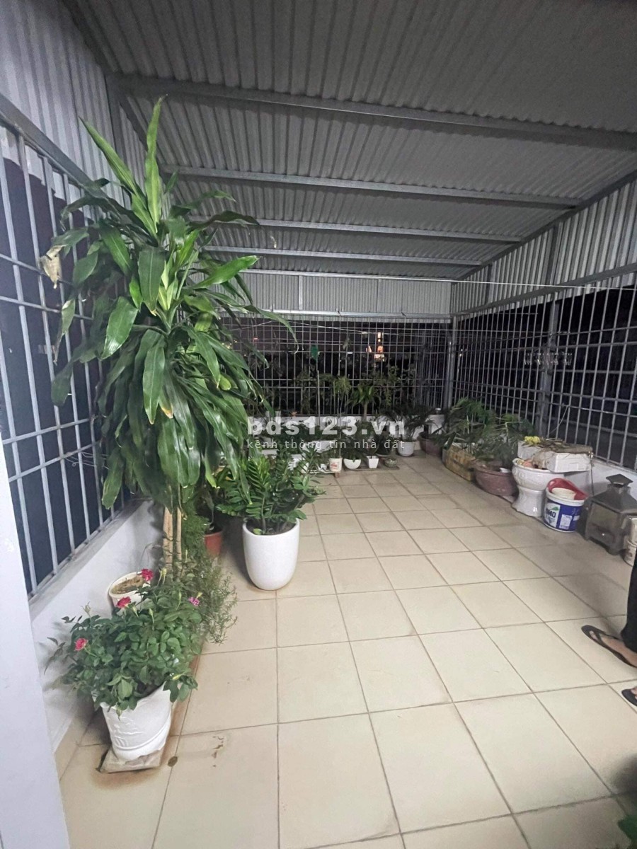 Nhà mới lung linh thang máy gần phố tặng đầy đủ nội thất, bán nhanh để chuyển chỗ ở gần công ty