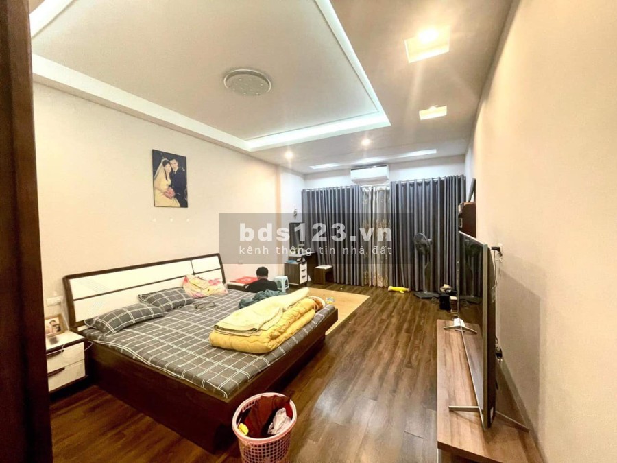 Nhà mới lung linh thang máy gần phố tặng đầy đủ nội thất, bán nhanh để chuyển chỗ ở gần công ty