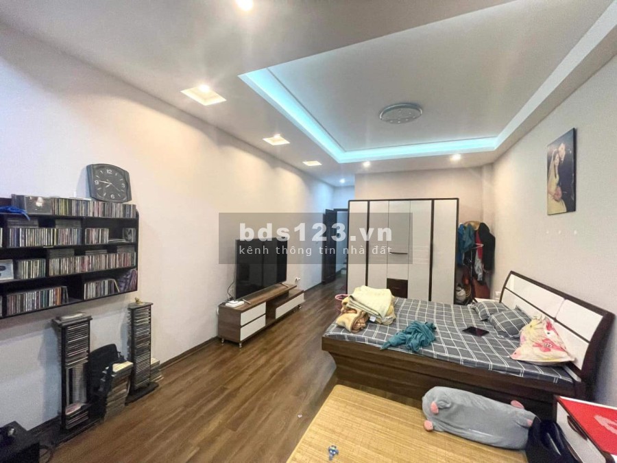 Nhà mới lung linh thang máy gần phố tặng đầy đủ nội thất, bán nhanh để chuyển chỗ ở gần công ty