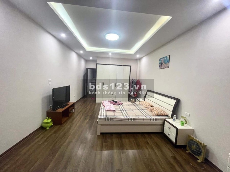 Nhà mới lung linh thang máy gần phố tặng đầy đủ nội thất, bán nhanh để chuyển chỗ ở gần công ty