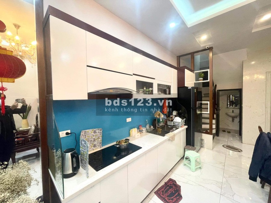 Nhà mới lung linh thang máy gần phố tặng đầy đủ nội thất, bán nhanh để chuyển chỗ ở gần công ty
