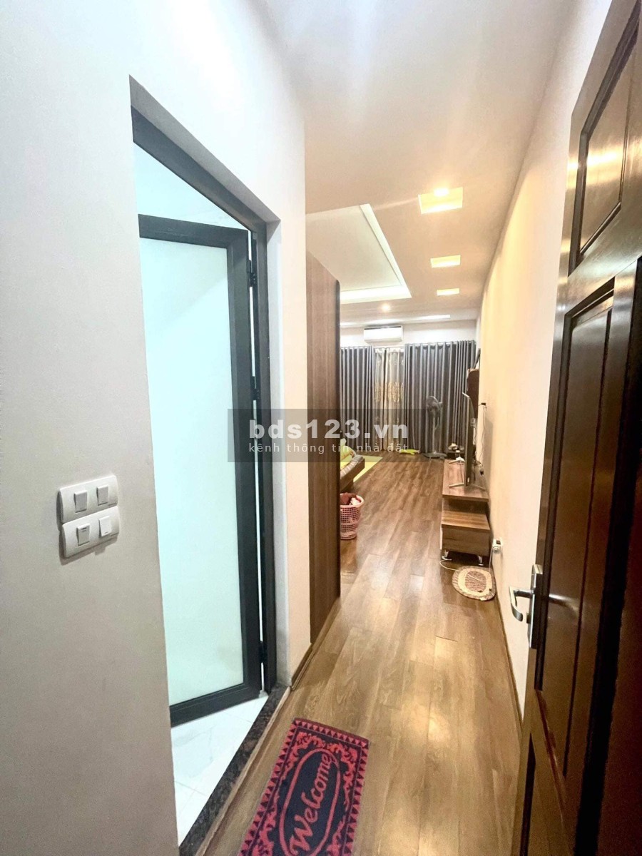 Nhà mới lung linh thang máy gần phố tặng đầy đủ nội thất, bán nhanh để chuyển chỗ ở gần công ty