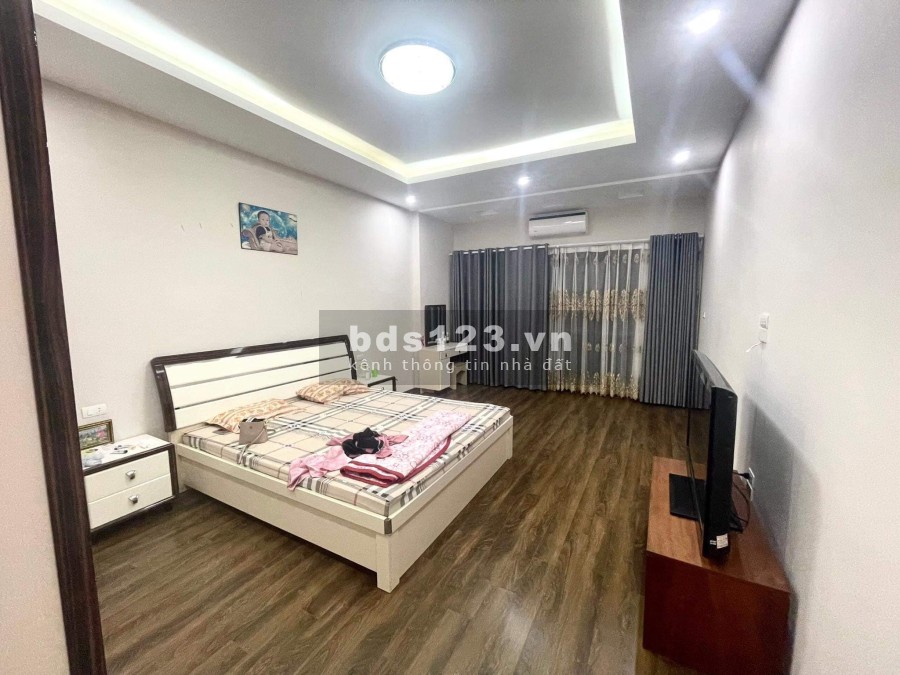 Nhà mới lung linh thang máy gần phố tặng đầy đủ nội thất, bán nhanh để chuyển chỗ ở gần công ty