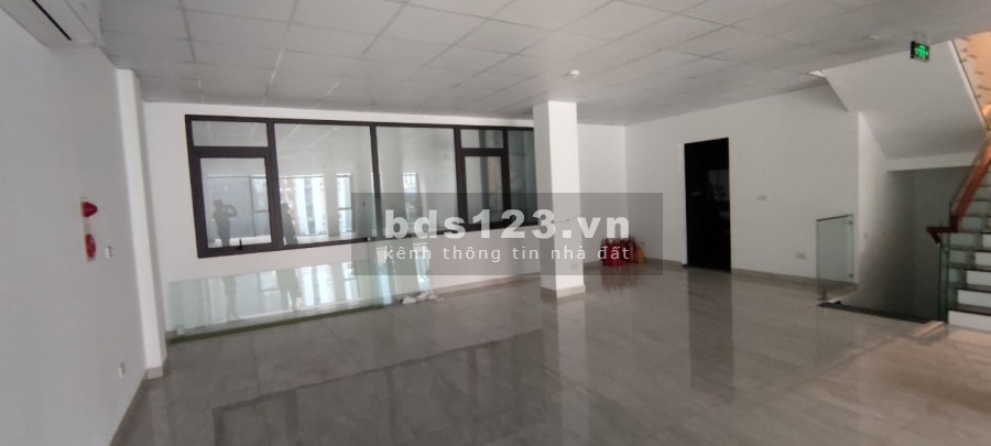 Cho thuê văn phòng Võ Chí CÔng, ngõ rộng 2 ô tô, diện tích sử dụng 170m2, đầy đủ công năng
