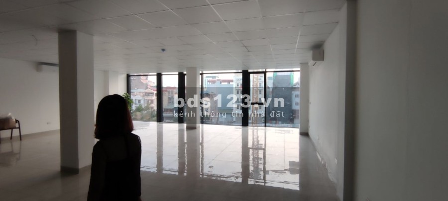 Cho thuê văn phòng Võ Chí CÔng, ngõ rộng 2 ô tô, diện tích sử dụng 170m2, đầy đủ công năng