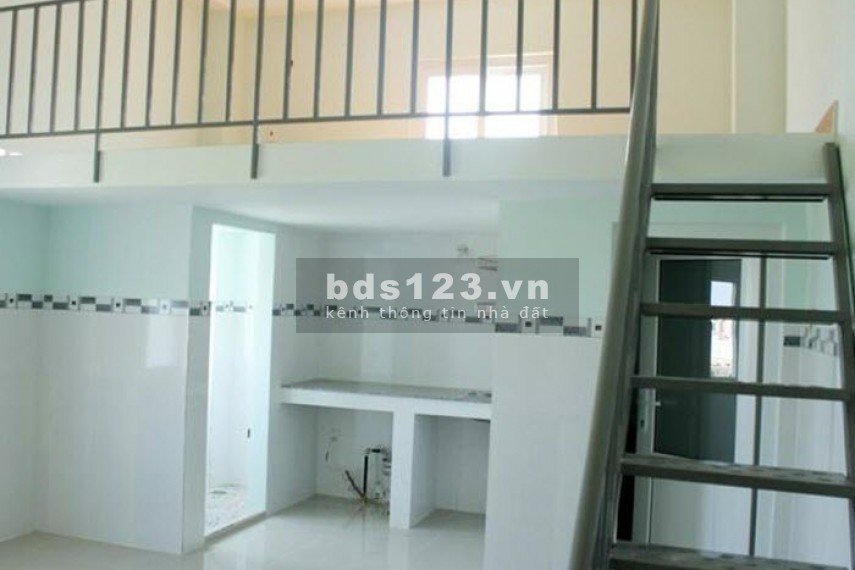 Vợ chồng già về quê sống tránh dịch nên bán gấp hết tài sản gồm dãy trọ vào lô đất