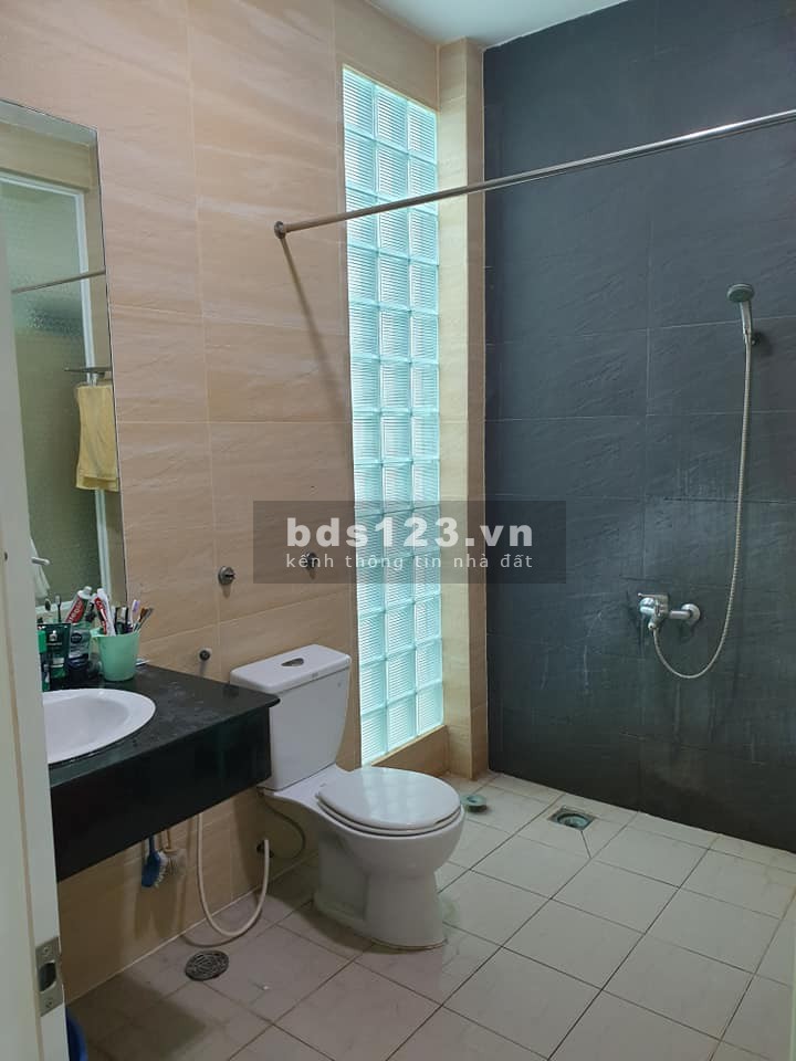 Tìm bạn nam ở ghép Quận Bình Thạnh phòng khá rộng, nhà đầy đủ tiện nghi, giá 2.15 triệu/tháng