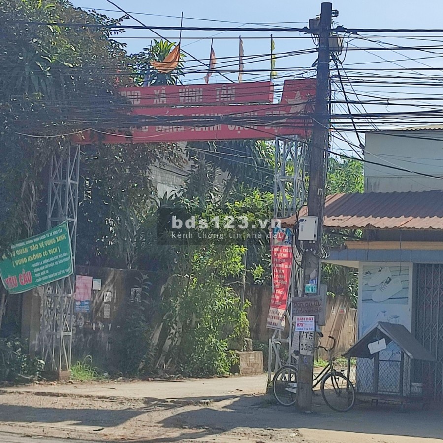 Cần tiền bán gấp miếng đất vườn 1100m2, view hồ, nằm gần KCN Sông Mây
