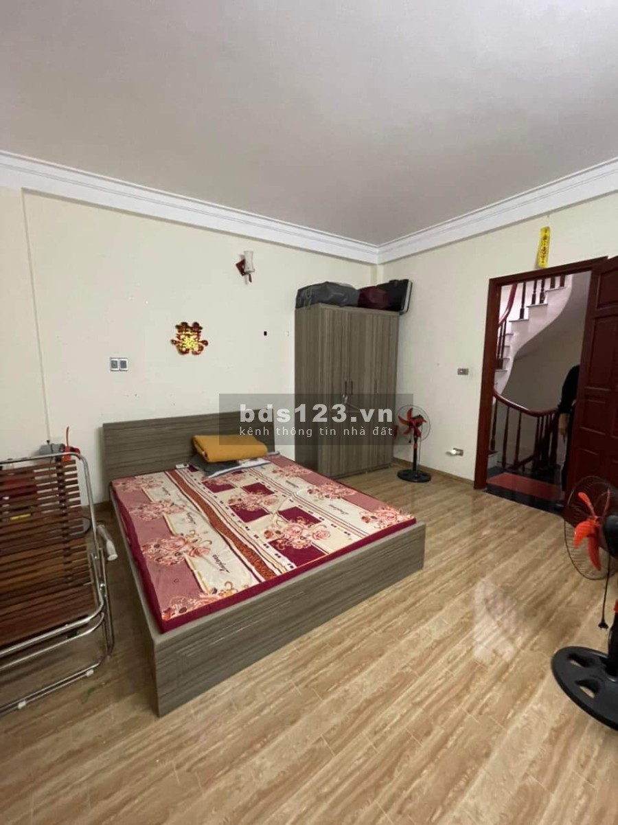 Bán nhà Vĩnh Hưng dtsd 30m2, nhà 5 tầng đúc, ngõ rộng ô tô ra vào thoải mái, tiện ích quanh nhà
