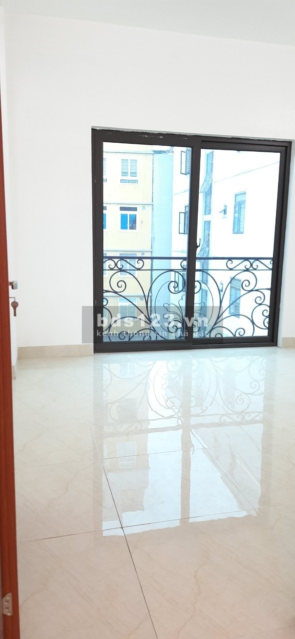 Bán gấp nhà Sài Đồng 35m2, mt 4m, giá chỉ 2,9 tỷ, ô tô đổ cổng gần hồ nhà bao mới ở ngay