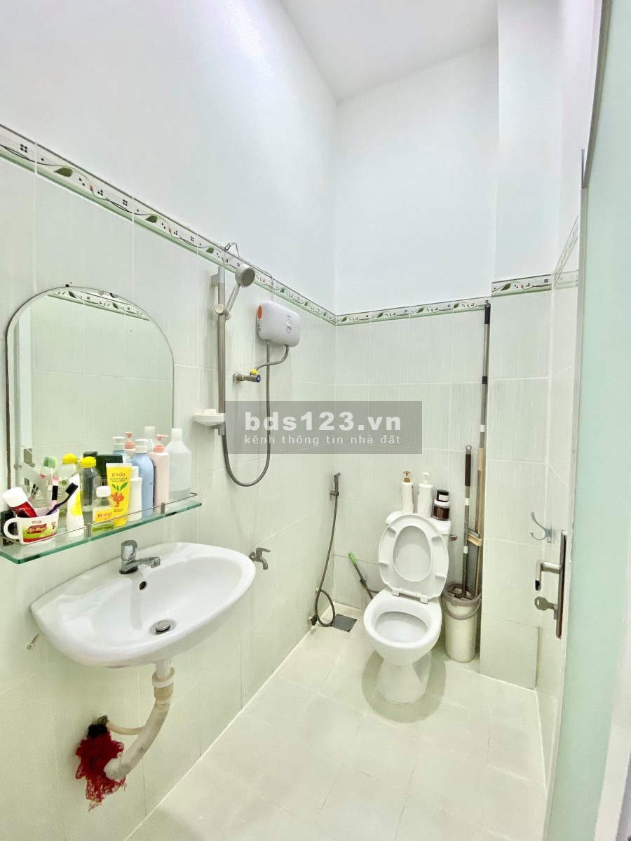 (Gò Vấp)Về quê, bán gấp nhà Dương Quảng Hàm, Ph.5, hẻm xe hơi, dtsd 59m2, 2 tầng, 4.68 tỷ