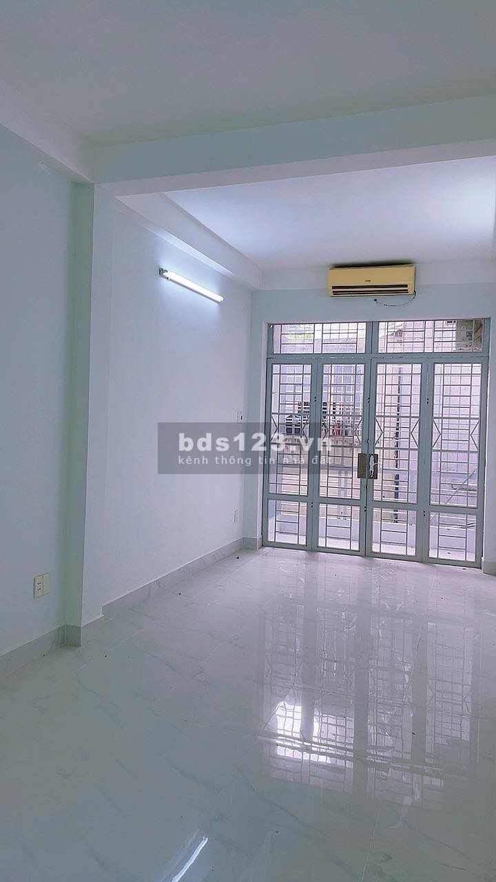 Bán Nhà Quận 9 vừa tầm tiền cho gia đình trẻ bàn giao công chứng ngay, sổ chính chủ