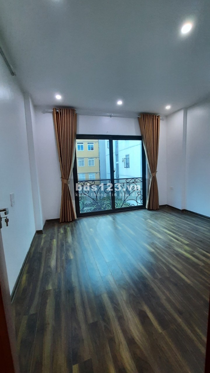 Bán gấp nhà Sài Đồng 35m2, mt 4m, giá chỉ 2,9 tỷ, ô tô đổ cổng gần hồ nhà bao mới ở ngay