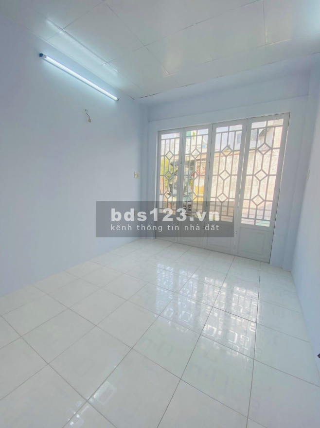 Bán Nhà Quận 9 vừa tầm tiền cho gia đình trẻ bàn giao công chứng ngay, sổ chính chủ