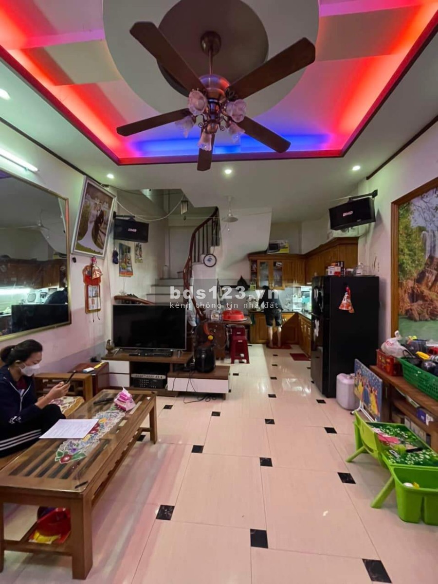 Bán nhà Vĩnh Hưng dtsd 30m2, nhà 5 tầng đúc, ngõ rộng ô tô ra vào thoải mái, tiện ích quanh nhà