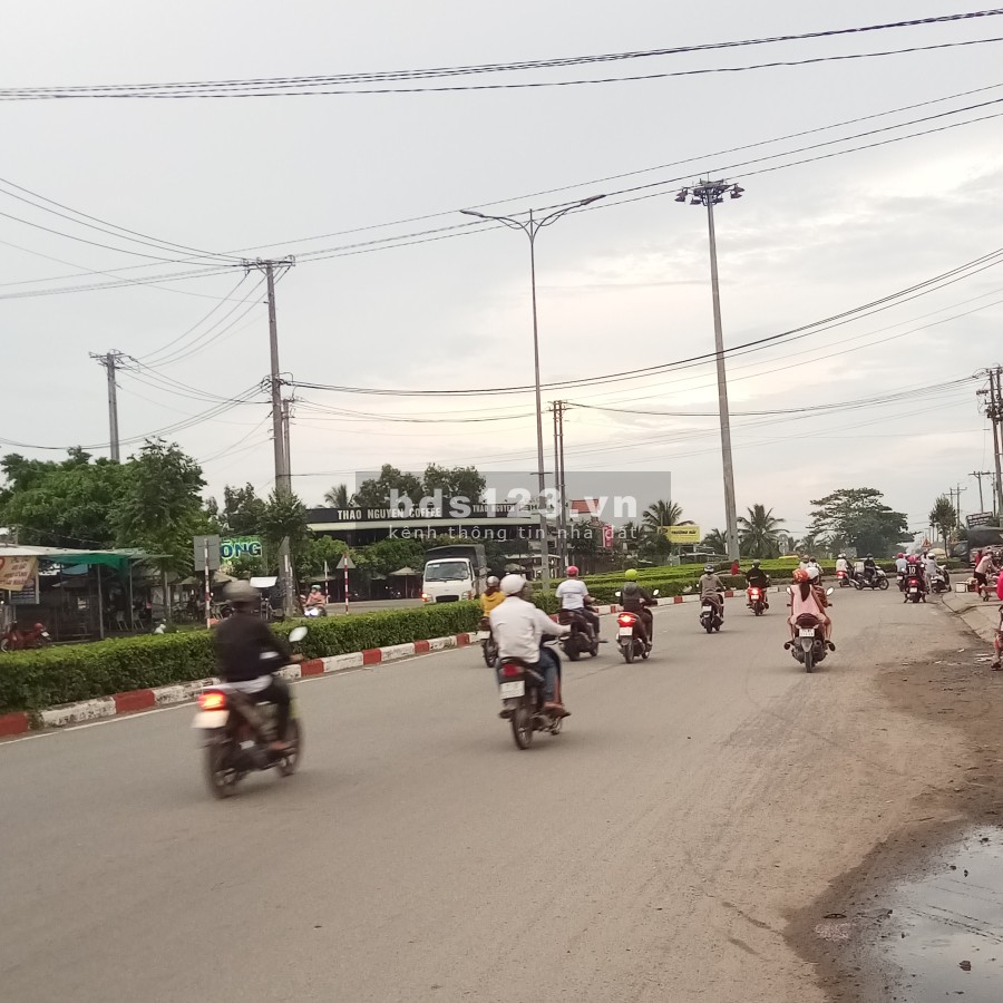 Bán GẤP Nhà mặt tiền tỉnh lộ 883 và 08 phòng trọ khu công nghiệp Giao Long giá 3.92 tỷ