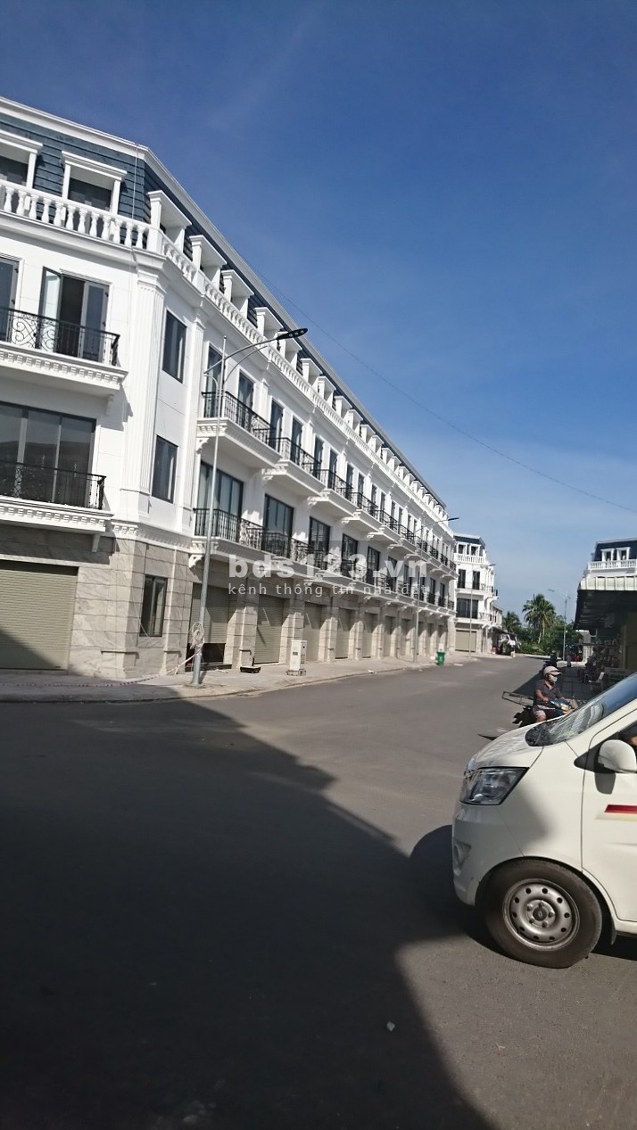 Bán nhà khu chợ mới huyện Thới Lai - Cần Thơ 1 trệt, 3 lầu đúc, giao thông thuận tiện