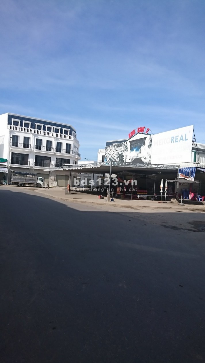 Bán nhà khu chợ mới huyện Thới Lai - Cần Thơ 1 trệt, 3 lầu đúc, giao thông thuận tiện