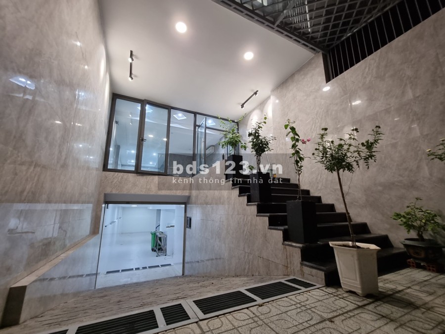 Bán nhà đang kinh doanh căn hộ dịch vụ 125m vuông giá 27t, dòng tiền 1tỷ/năm