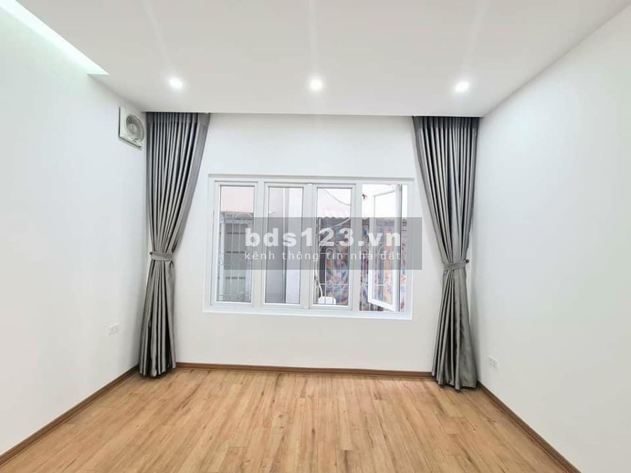 Cần bán gấp nhà nguyên căn trước tết duy nhất 102 đường lớn xe ra vào, 4 tầng đúc kiên cố