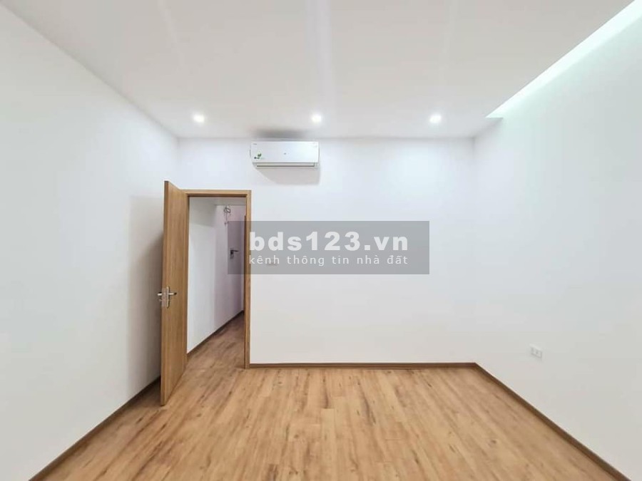 Cần bán gấp nhà nguyên căn trước tết duy nhất 102 đường lớn xe ra vào, 4 tầng đúc kiên cố