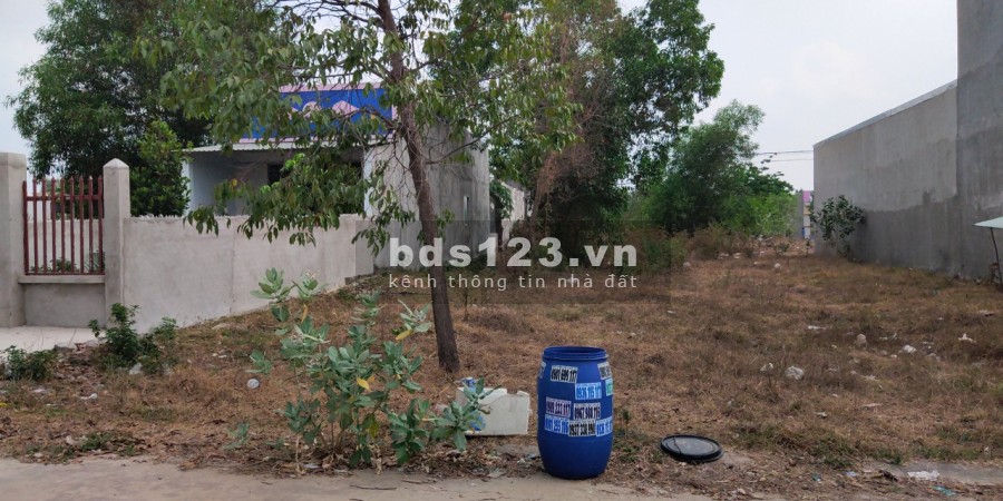 Ngộp ngân hàng cần ra gấp 250m2 giá 1tỷ2 đất Khu chợ TP. Mới Bình Dương mặt tiền đường 20m