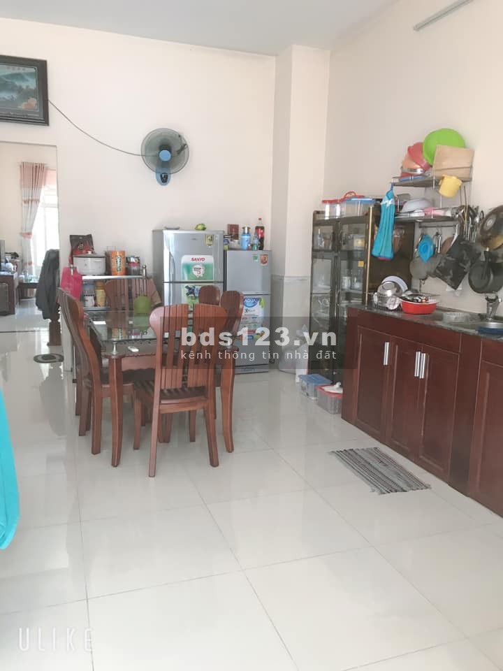 Chưa tới 100 triệu/m2 có ngay nhà trung tâm Bình Thạnh 7 chỗ ngủ trong nhà 3 lầu, sân thượng