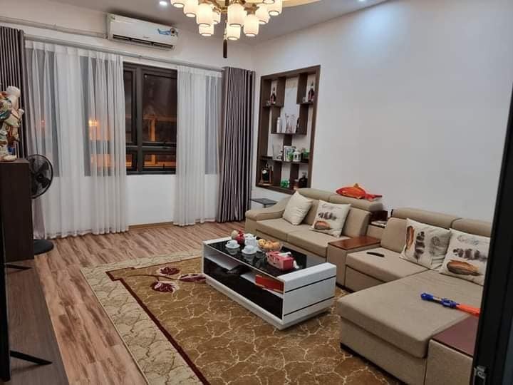 Bán Gấp Nhà Phố Trần Thái Tông, Cầu Giấy, Nhà mới, có sân để xe, DT 65m2 x 5 T, giá 6.9 Tỷ.