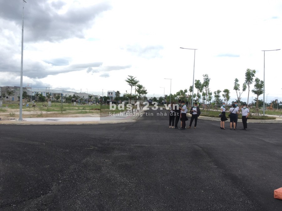 bán lo biệt thự ngay trung tâm thị xã Đức Phổ