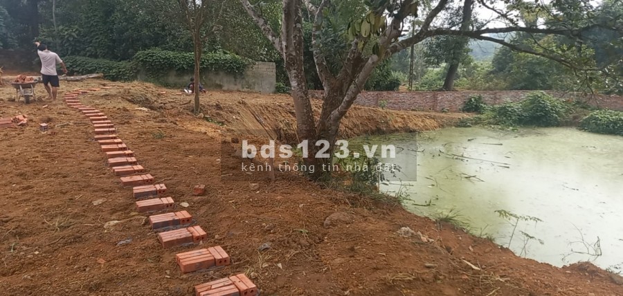 Cần bán 2405m2 đất nghỉ dưỡng, sẵn nhà, sẵn ao, giá đầu tư sinh lời cao, lh 0975349726