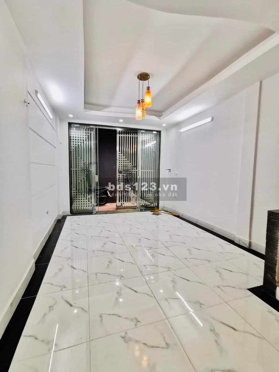 Nhà nguyên căn đẹp ở ngay Lê Văn Lương, Thanh Xuân Dt 28m2, 5 tầng, mt 4m giá 3,45 tỷ