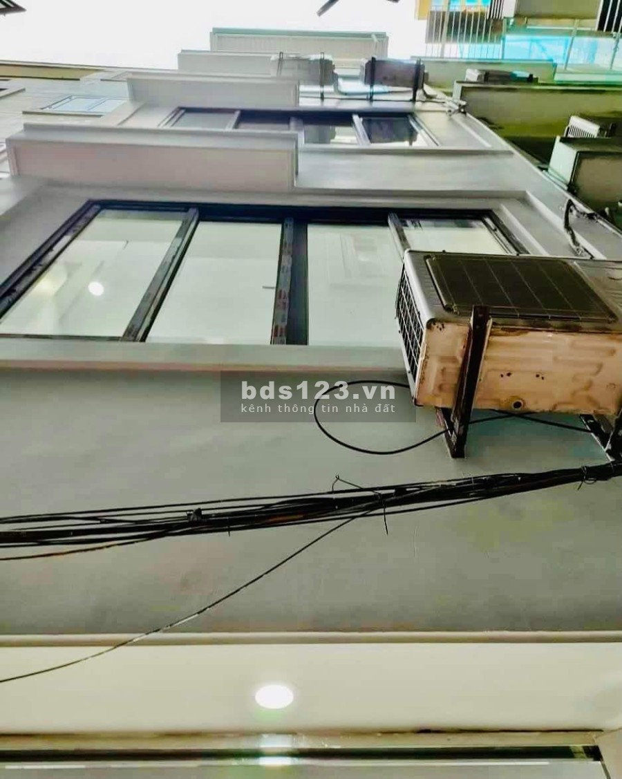 Nhà nguyên căn đẹp ở ngay Lê Văn Lương, Thanh Xuân Dt 28m2, 5 tầng, mt 4m giá 3,45 tỷ