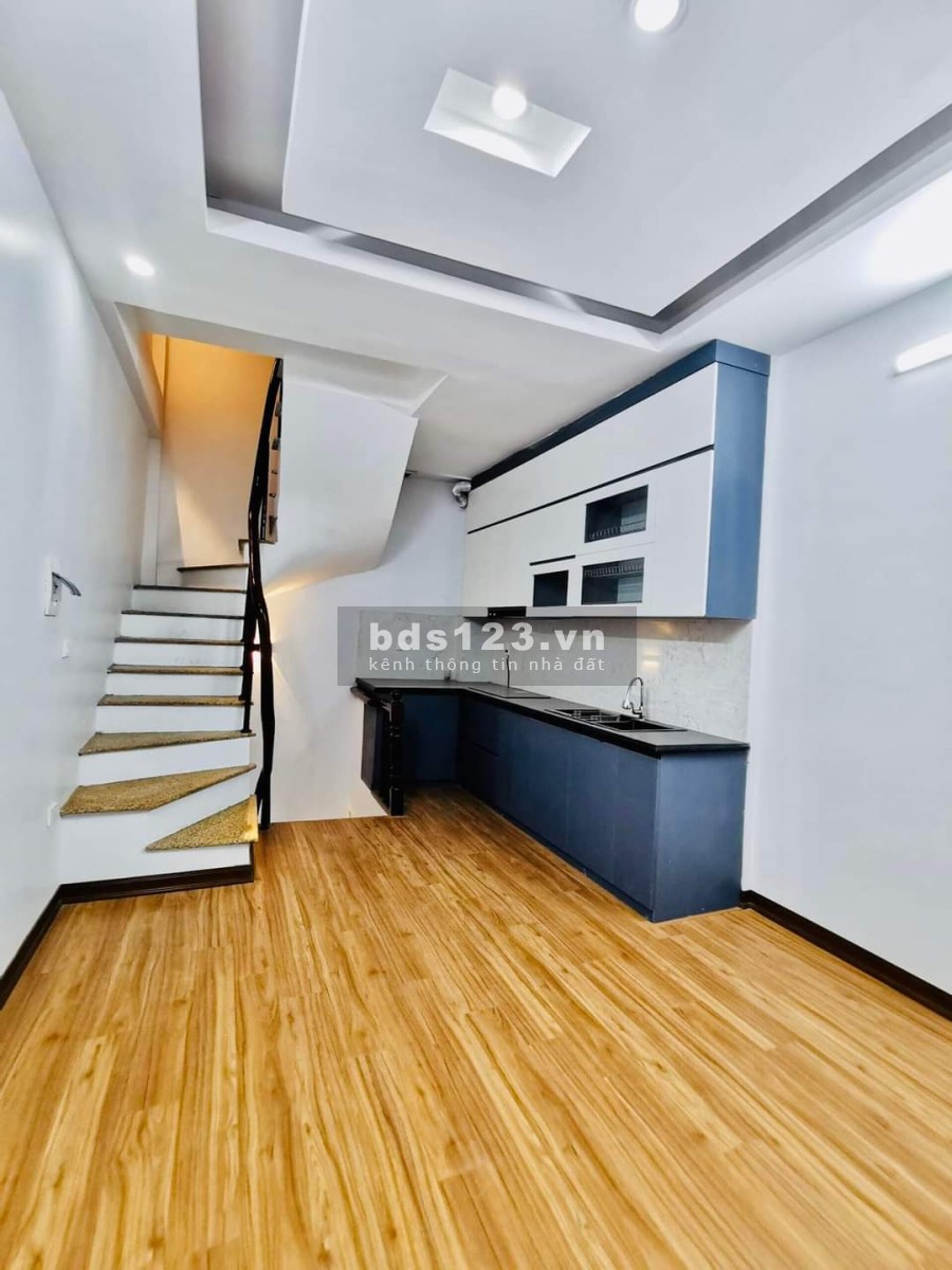 Nhà nguyên căn đẹp ở ngay Lê Văn Lương, Thanh Xuân Dt 28m2, 5 tầng, mt 4m giá 3,45 tỷ