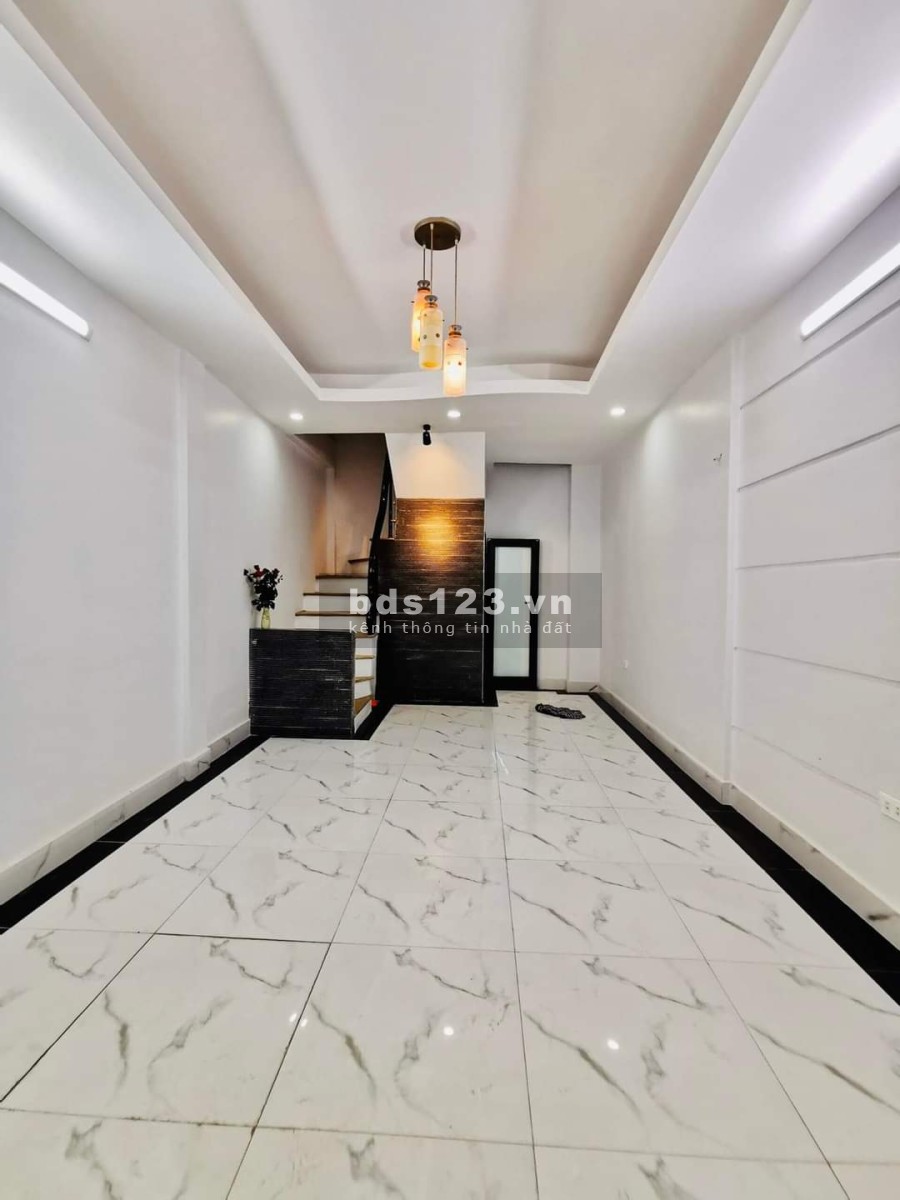 Nhà nguyên căn đẹp ở ngay Lê Văn Lương, Thanh Xuân Dt 28m2, 5 tầng, mt 4m giá 3,45 tỷ