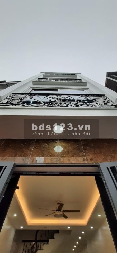 Bán nhà ngõ 268 Ngọc Thuỵ, bao mới đẹp, diện tích 42/70m2, giá bán 3,5 tỷ, sổ vuông đẹp