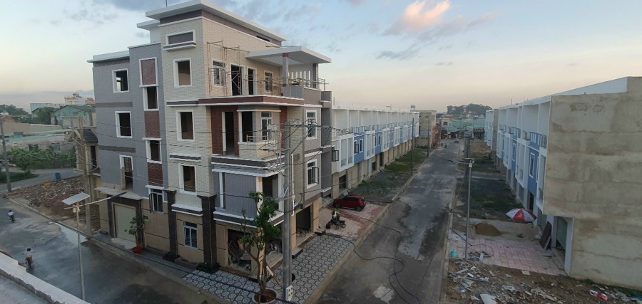 Bán khách sạn góc 2 mặt tiền gần chợ Hương Phước, UBND phường Phước Tân giá 8.8 tỷ